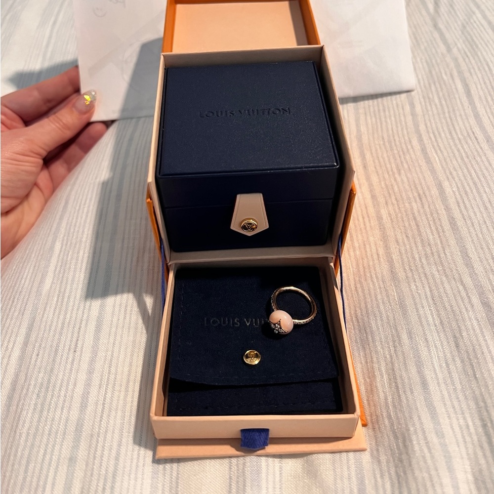 Size 6 Louis Vuitton blossom ring. Rose gold with pink opal and diamonds.
